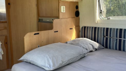 Oude dame – 2p Adria Mobil bus uit 1997