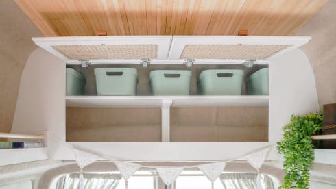 Frits – 2-seater Volkswagen campervan from 2009