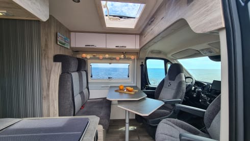 Bigfoot – Campervan, Bravia 636 Swan