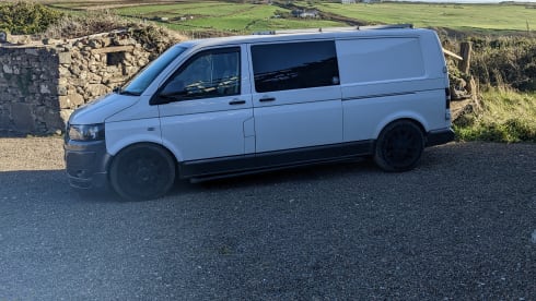 Big Dave – VW Transporter LWB - Perfect van for your first camping trip! Dogs allowed!