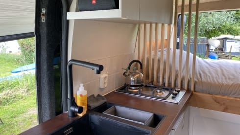 Otis – Super cozy self-build camper