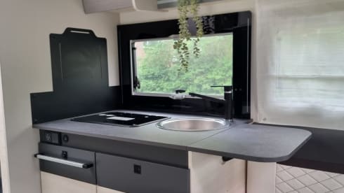 Kampergeluk – Beleef jouw uniek avontuur met onze 4-persoons automaat camper