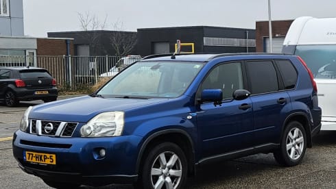 Nico – Adventurous camping in our Nissan X-Trail 4WD with roof tent