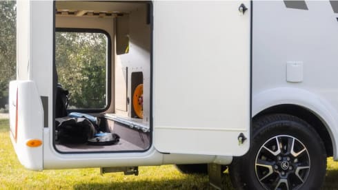 v337 pro – 3p Carado campervan uit 2024