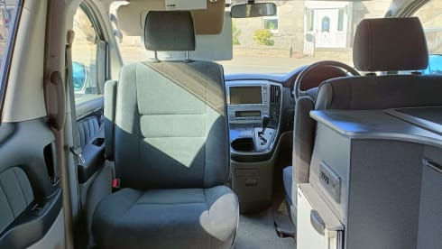 BeeHappy – Camper Toyota a 3 posti letto del 2006