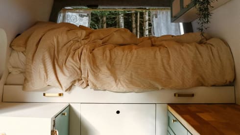 Bennie – Mercedes Sprinter Wohnmobil mit 2 Sitzen aus dem Jahr 2012