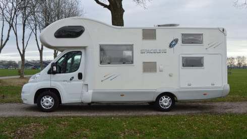 Beautiful complete and very neat 6-person camper (Fiat Ducato Joint S)