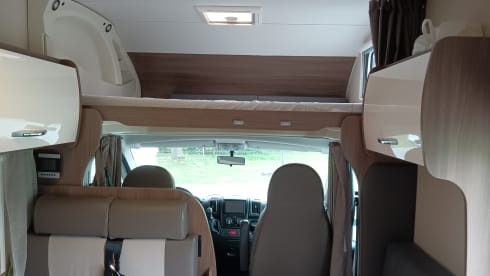 We start with a beautiful Camper Chausson with sloping ceilings for 6 people!