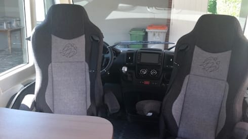 'Almost' new KNAUS VAN I 650 MEG.