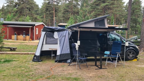 Black Viany – 2p Mercedes-Benz Viano campervan from 2010