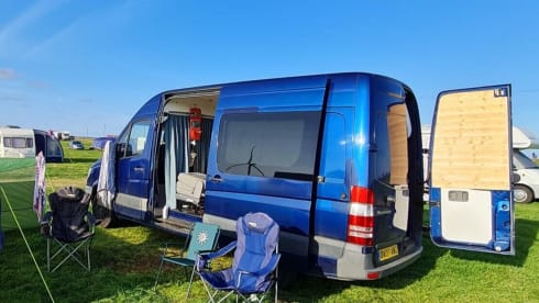Tag – 2 berth Mercedes-Benz bus from 2007