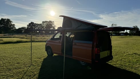 Van Tropez – New Conversion! Automatic VW Transporter w/5 seats