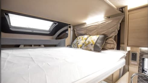 Luxury Motorhome 4-5 berth (2 lounges) lots of fun