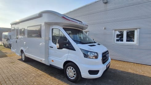 Spacious 4p camper RollerTeam Performance Plus 247 TL Ford