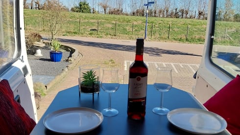 Vip camper loopt lekker met alles er op en aan makkelijk pakeren met een lengte van 5.40  – 2p Peugeot campervan from 2002