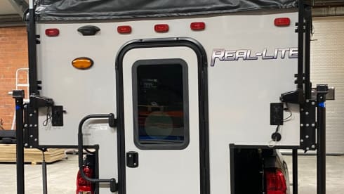 Real-Lite – Toyota Hilux (2025) with camper unit