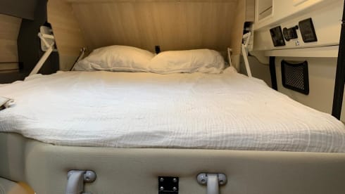 Fully Equipped Dreamer Five Camper – Sleeps 5 – Ideal for Road Trips