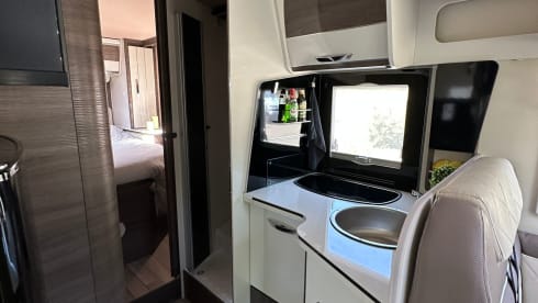 Brand new Semi-Integrated McLouis Carat 479G from 2024 