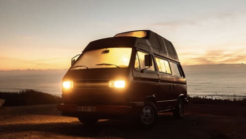 Vermelho  – Rent a Campervan Blue CLassics ‘s Volkswagen T3  red