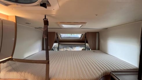 Jelle  – 4pers burstner semi-integrated with queen bed