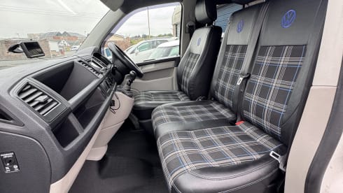 4berth new camper  – Hamish, de VW camper met 4 slaapplaatsen! Verzekering inbegrepen in de prijs!