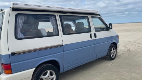 De blauwe reiziger – 4p Volkswagen campervan from 1993