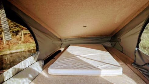 Vamos – Luxury Campervan and Nomad Office