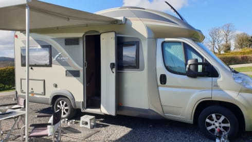 Gertie – Luxury 4 berth Burstner, fixed bed, heating, satellite TV