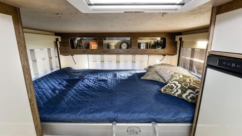 Tex – Brand New Luxury Rear Lounge Motorhome
