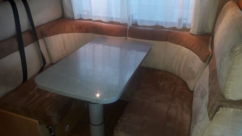 Compact cozy 2/4 person Camper