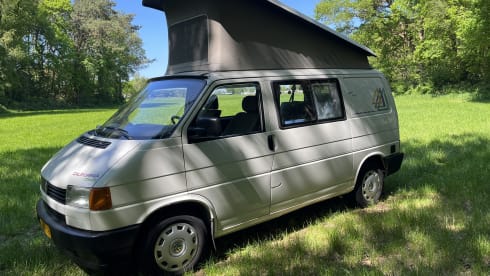 Calí – Very neat original VW T4 California Coach