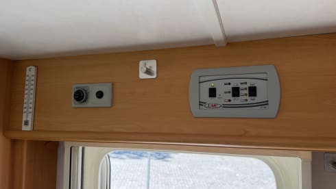LMC Liberty Ti 662 - 4 Persons - 2x Air Conditioning - Semi-integrated