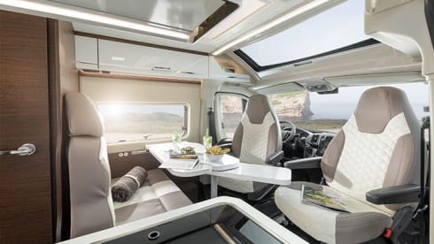 Well equipped Karmann Davis 620 bus from 2022 - dogs welcome
