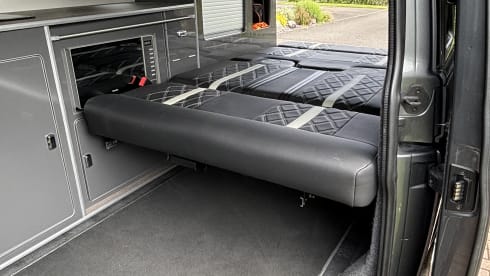 The Grey – 4 berth Volkswagen T6.1 Luxury campervan 