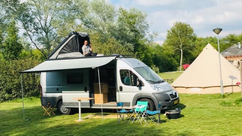 le Bus – 4p Peugeot integrated from 2012