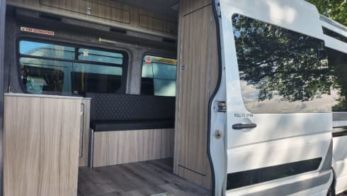 4 berth Mercedes-Benz bus campervan