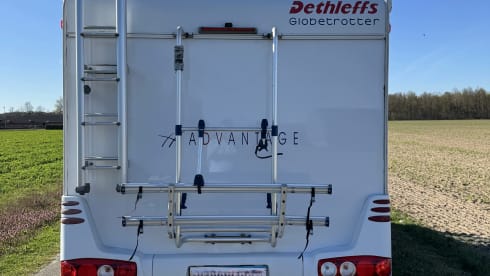 Bel camper semi-integrato Dethleffs per un massimo di 4 persone