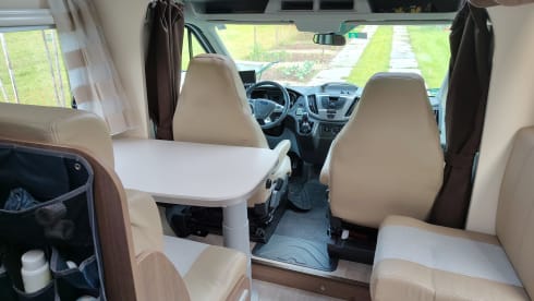 Compact 4-seater Volkswagen campervan 
