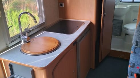 Mycamper – 6-seater attic camper with air conditioning