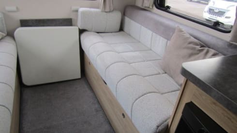 Darcy – Luxury 6 berth motorhome includes insurance and breakdown