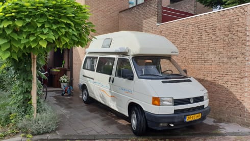 Carmen – Volkswagen T4 camper 'Carmen' with alcove