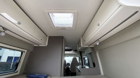 ETRUSCO /Laika CV600DB camping-car à partir de 2021 140cv auvent complet / ensemble de jardin