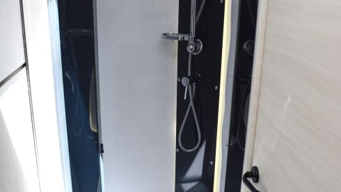 Challenger 337GA Graphite Premium Edition / Ford Transit 170ch BVA6