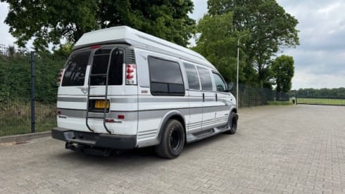 GMC v8 – 2p Other campervan from 1997
