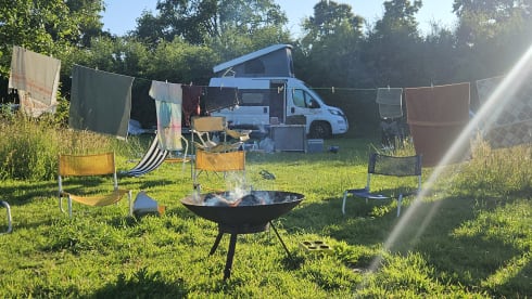Happy Camper Days – 4 person camper with roof tent