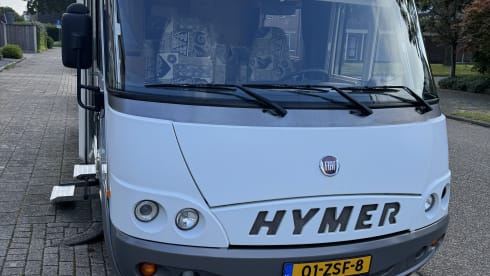 Camper – Spacious and luxurious 4-person Hymer with starlink wifi