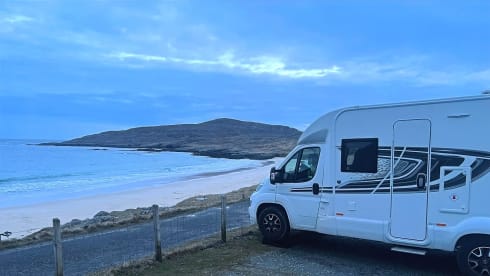 Edge 464 - VJV – 4-Berth Motorhome | Unlimited Miles | Pet Friendly | EU Travel Allowed