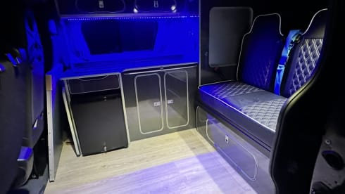 Viv – Vauxhall Vivaro 4 Berth Pop Top
