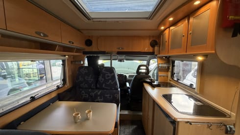 Nette 4p Dethleffs semi-integrated uit 2002