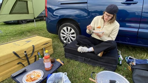 SLOWIE – 2p Sleeping Car on Wheels in an Opel Combo